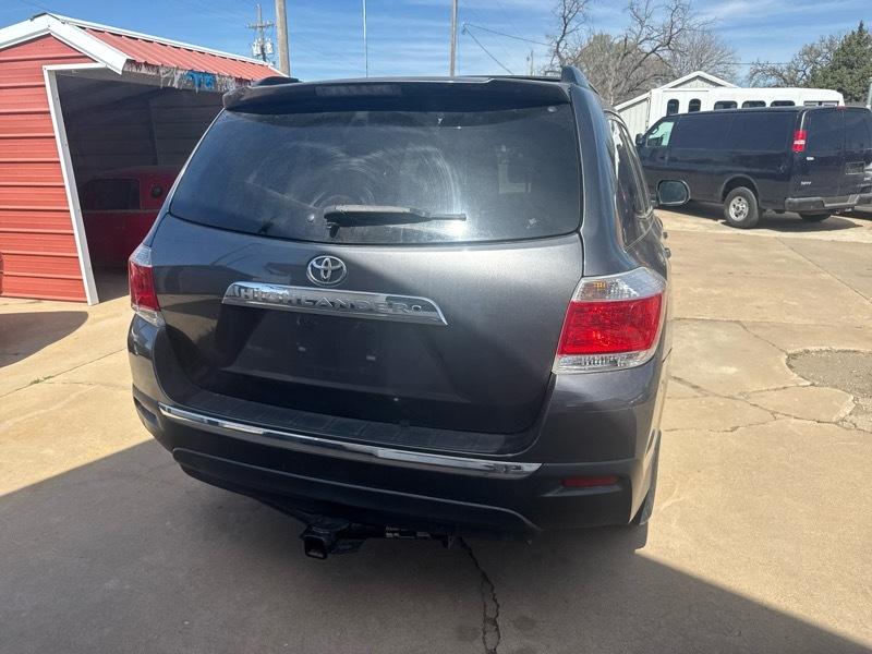 Toyota Highlander Base 2WD V6 2013