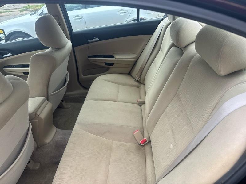 Honda Accord LX sedan AT 2011