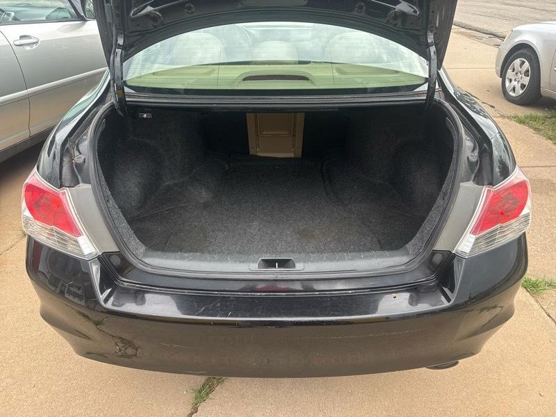 Honda Accord LX sedan AT 2011