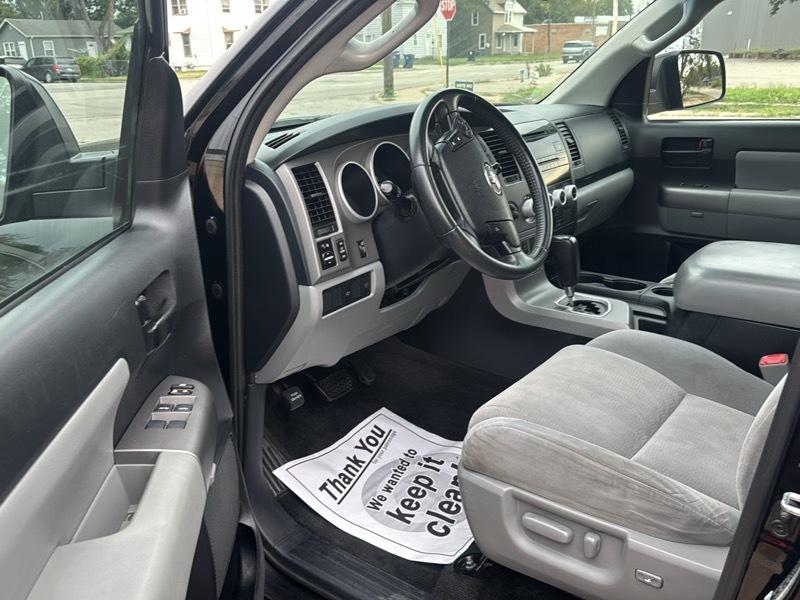 Toyota Sequoia SR5 5.7L 4WD FFV 2013