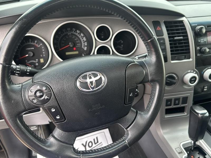 Toyota Sequoia SR5 5.7L 4WD FFV 2013