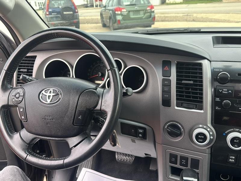 Toyota Sequoia SR5 5.7L 4WD FFV 2013