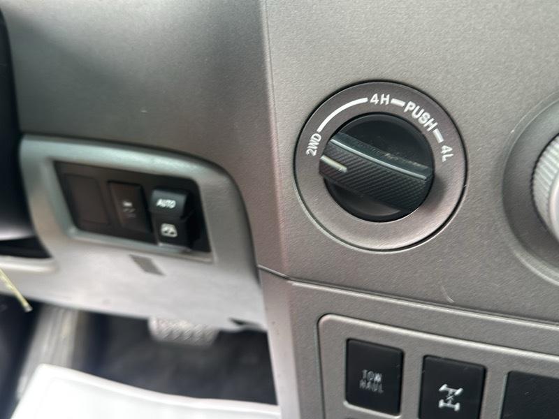 Toyota Sequoia SR5 5.7L 4WD FFV 2013