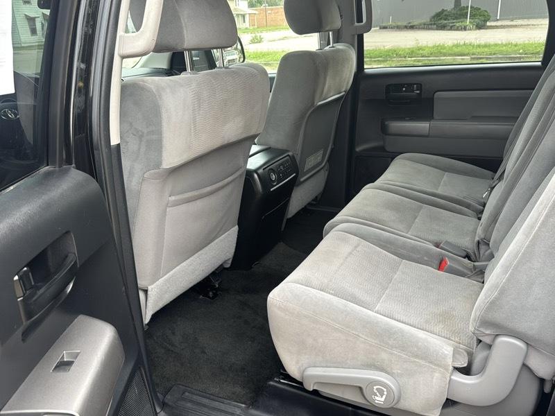 Toyota Sequoia SR5 5.7L 4WD FFV 2013