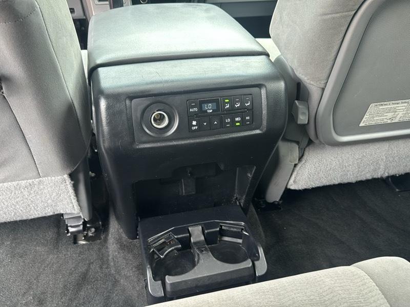 Toyota Sequoia SR5 5.7L 4WD FFV 2013