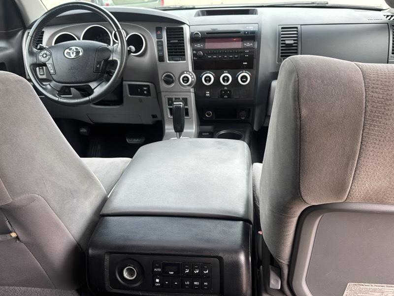 Toyota Sequoia SR5 5.7L 4WD FFV 2013