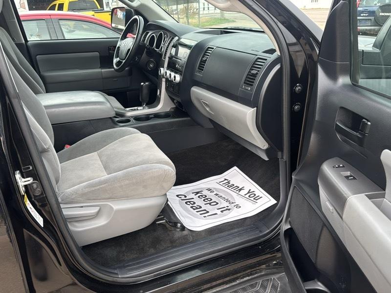 Toyota Sequoia SR5 5.7L 4WD FFV 2013