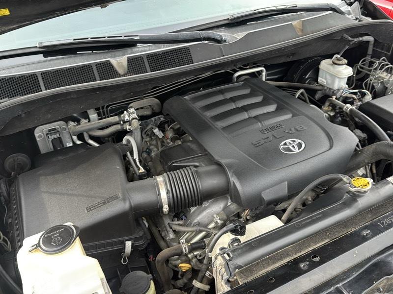 Toyota Sequoia SR5 5.7L 4WD FFV 2013
