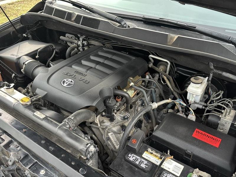 Toyota Sequoia SR5 5.7L 4WD FFV 2013