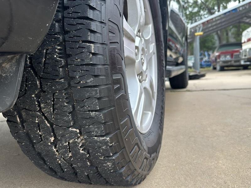 Toyota Sequoia SR5 5.7L 4WD FFV 2013
