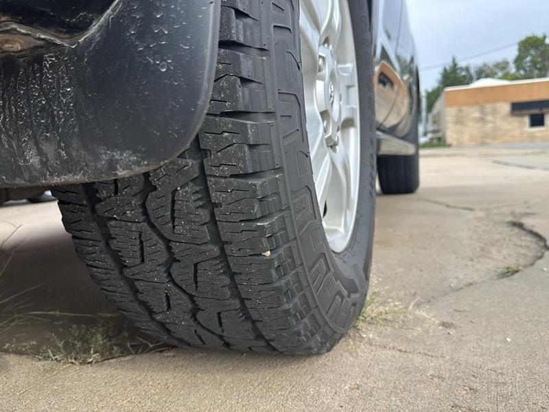 Toyota Sequoia SR5 5.7L 4WD FFV 2013
