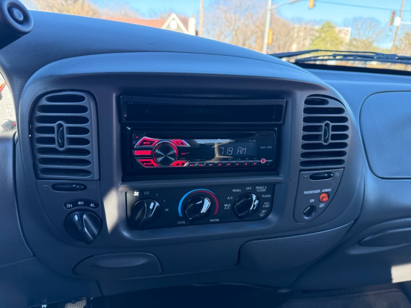 Ford F-150 4WD Supercab Flareside 145" XLT 2000