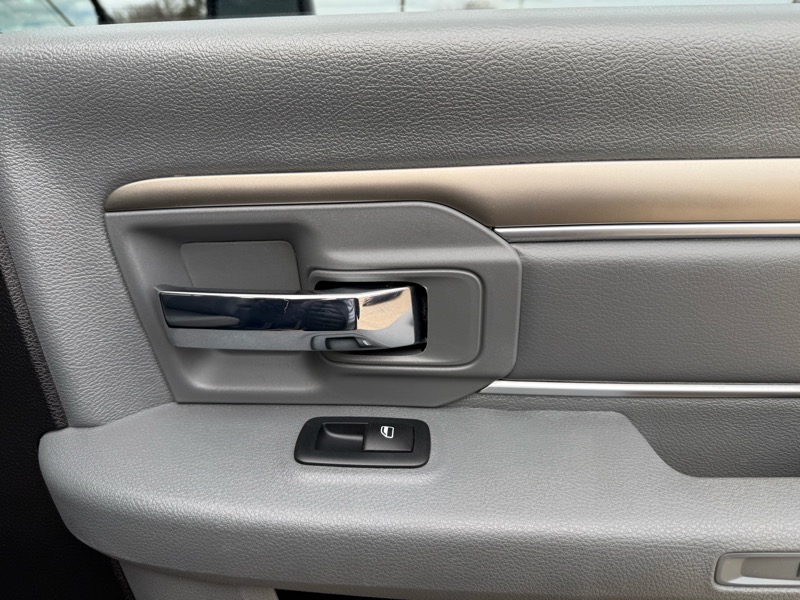 RAM 1500 Big Horn Crew Cab 4WD 2018