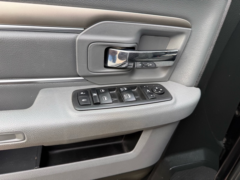 RAM 1500 Big Horn Crew Cab 4WD 2018