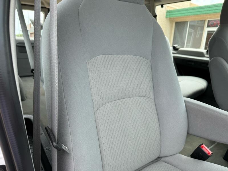Ford Econoline E-150 XLT 2009