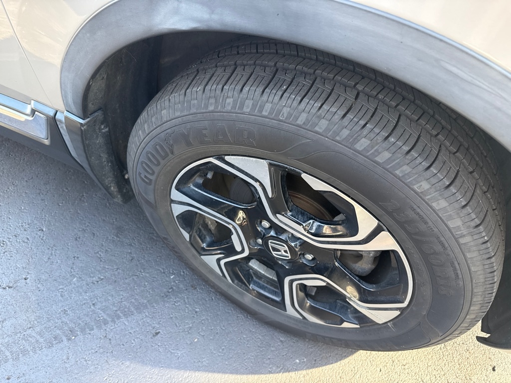 2017 Honda CR-V Touring photo 4