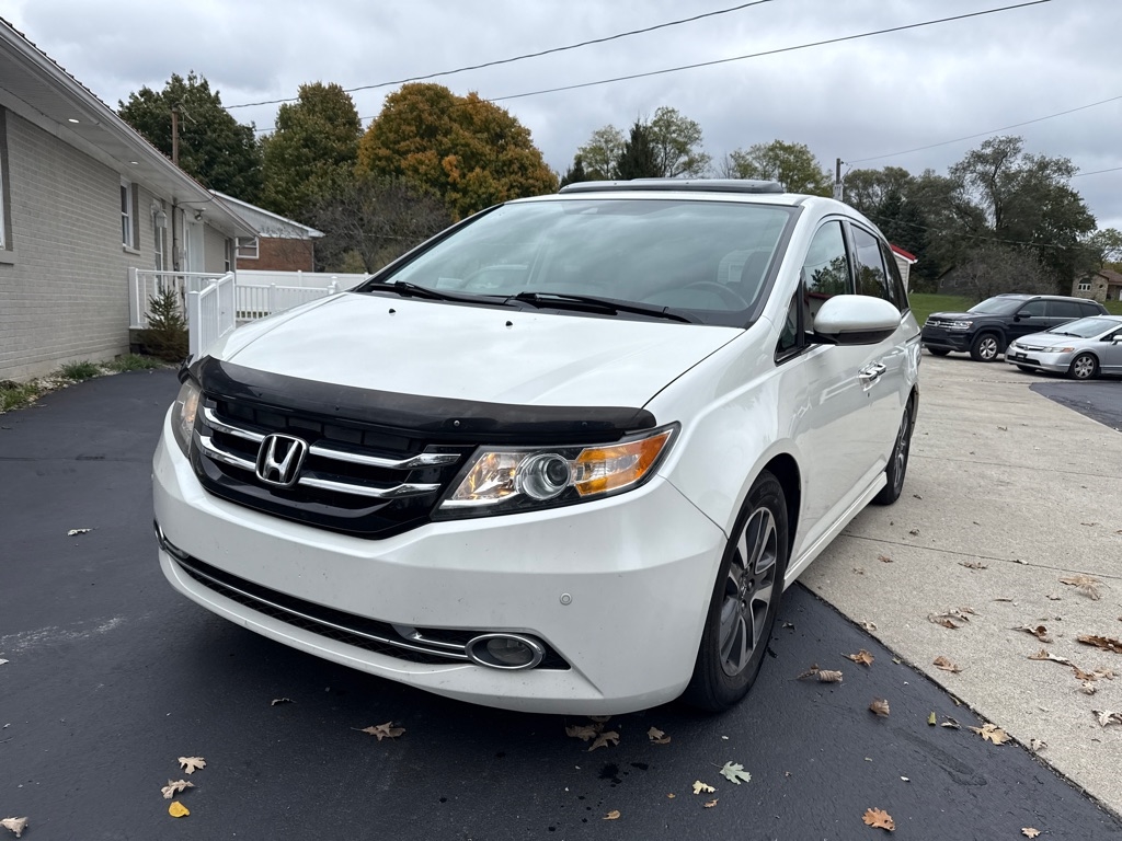 2014 Honda Odyssey Touring photo 2