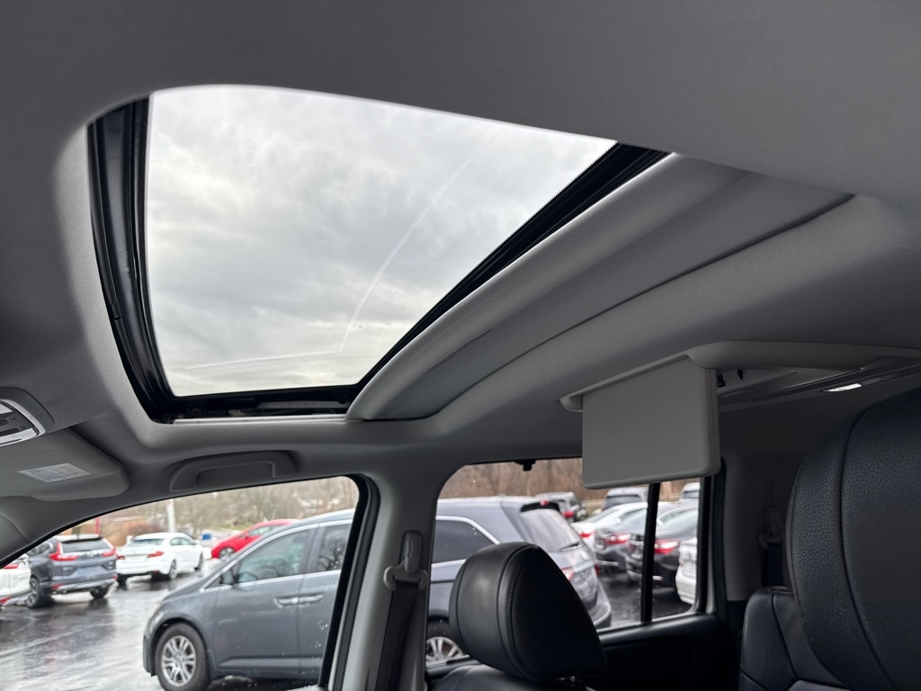 Honda Pilot Touring 4WD 5-Spd AT with DVD 2015