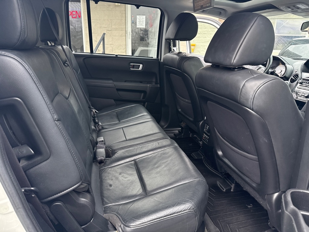 Honda Pilot Touring 4WD 5-Spd AT with DVD 2015