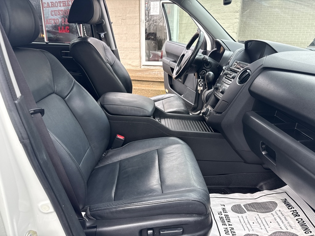 Honda Pilot Touring 4WD 5-Spd AT with DVD 2015