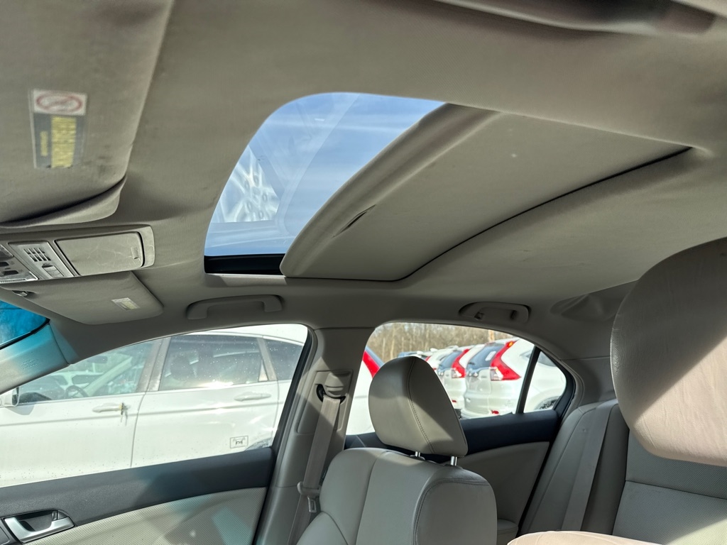 Acura TSX 5-Speed AT with Tech Package 2011
