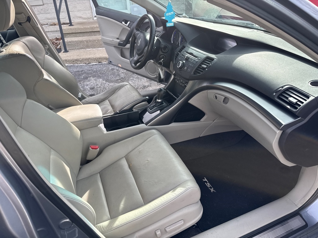 Acura TSX 5-Speed AT with Tech Package 2011