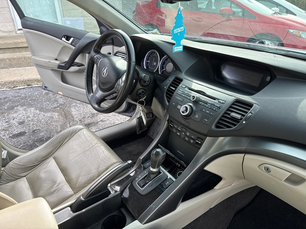 Acura TSX 5-Speed AT with Tech Package 2011