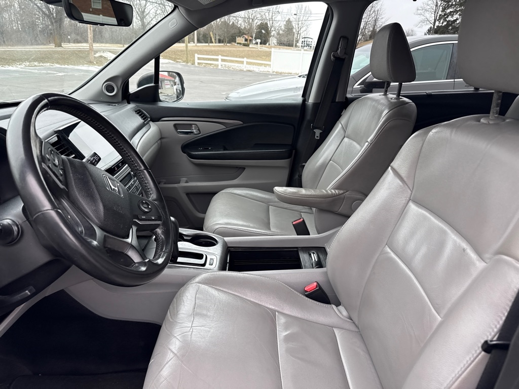Honda Pilot EX-L w/Navigation and RES AWD 2019