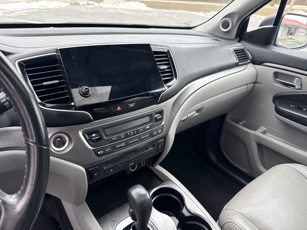 Honda Pilot EX-L w/Navigation and RES AWD 2019