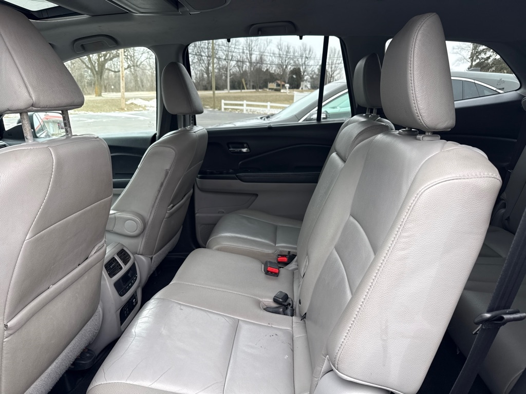 Honda Pilot EX-L w/Navigation and RES AWD 2019