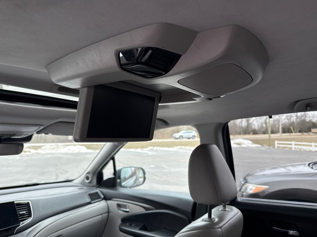 Honda Pilot EX-L w/Navigation and RES AWD 2019