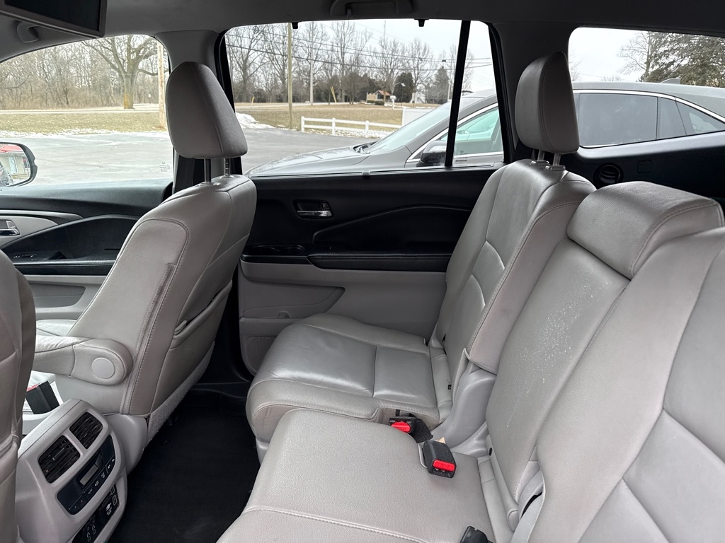 Honda Pilot EX-L w/Navigation and RES AWD 2019