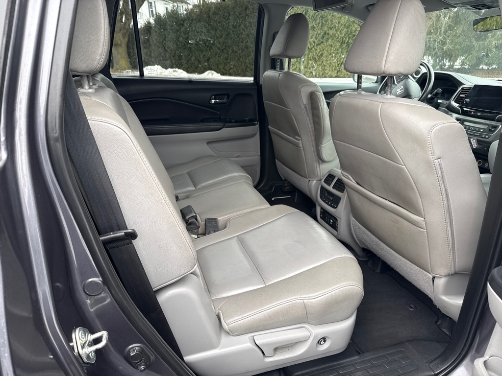 Honda Pilot EX-L w/Navigation and RES AWD 2019