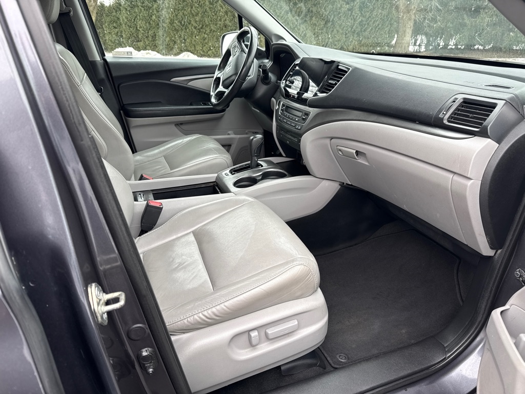 Honda Pilot EX-L w/Navigation and RES AWD 2019