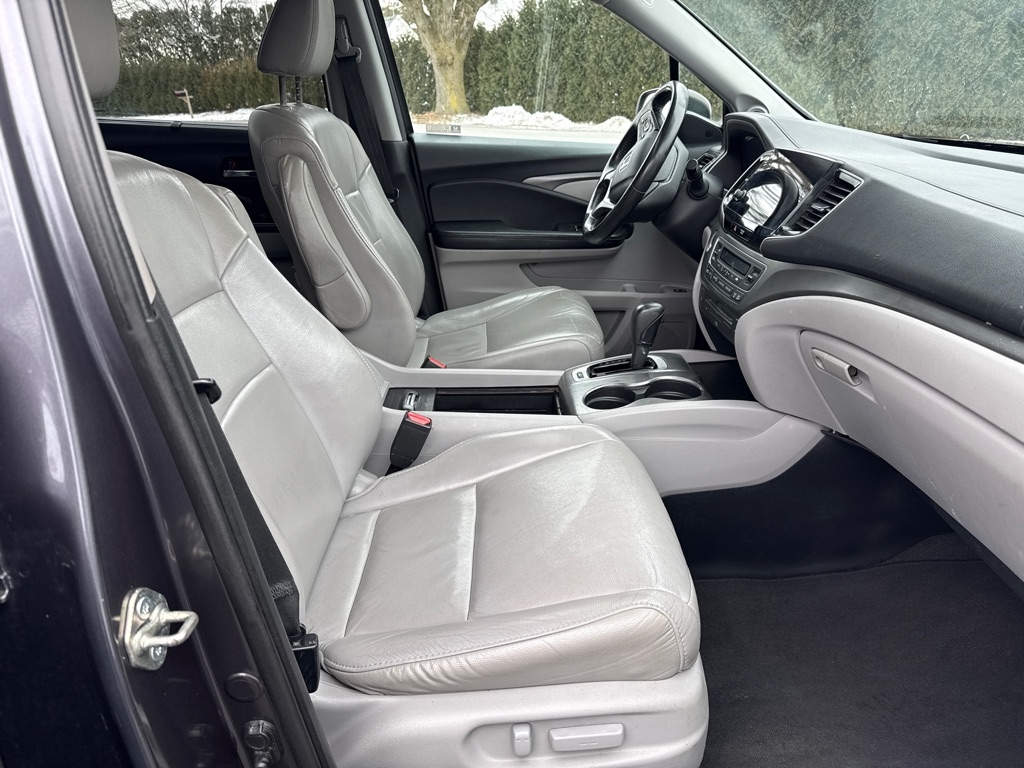 Honda Pilot EX-L w/Navigation and RES AWD 2019