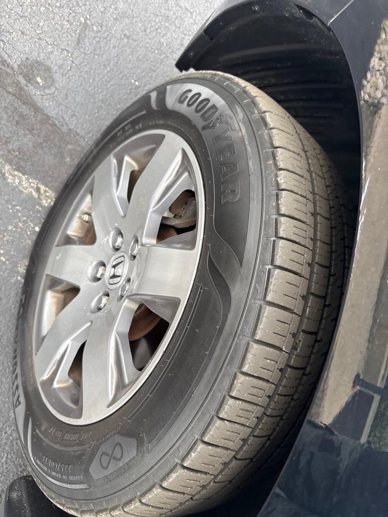 Honda Pilot Touring 4WD 5-Spd AT with DVD 2014