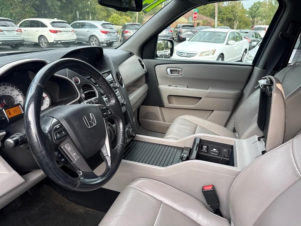 Honda Pilot Touring 4WD 5-Spd AT with DVD 2014