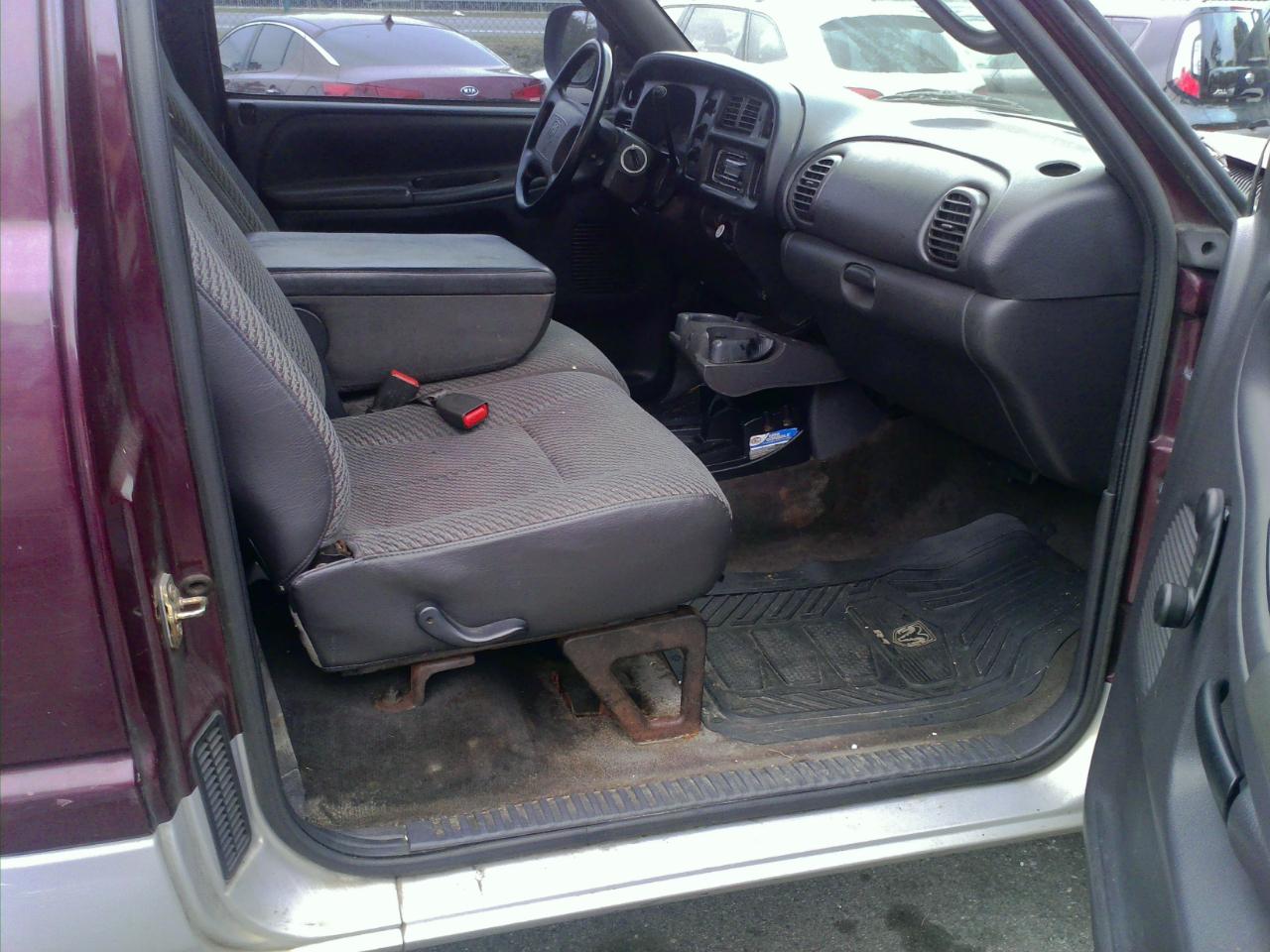 Dodge Ram 1500 WS Reg. Cab Short Bed 2WD 2001