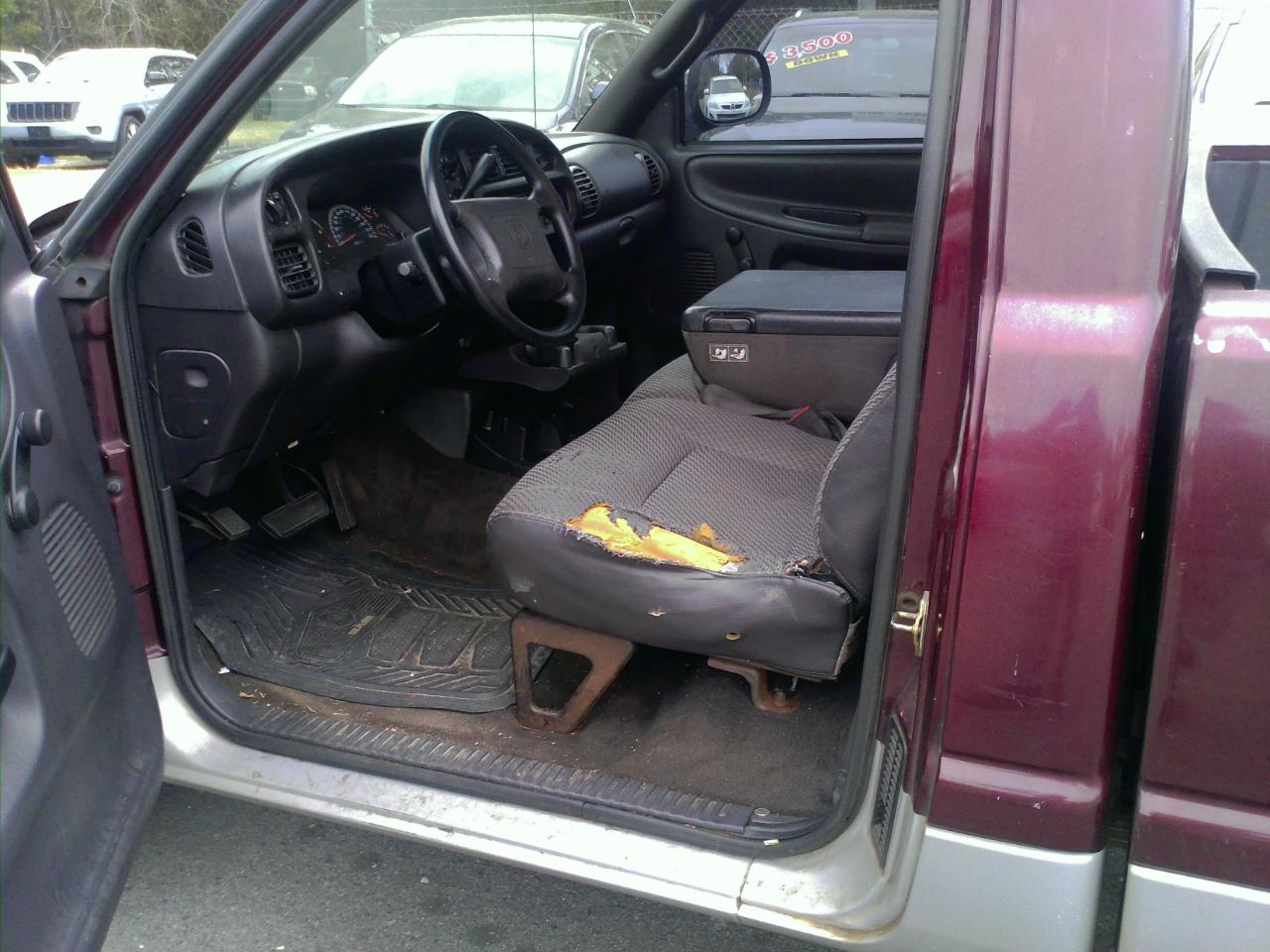 Dodge Ram 1500 WS Reg. Cab Short Bed 2WD 2001