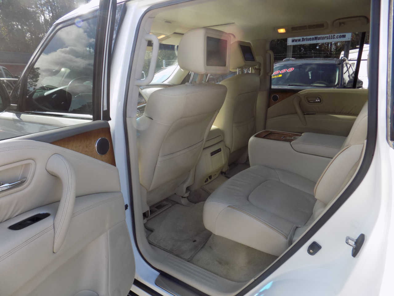 Infiniti QX56 2WD 2011