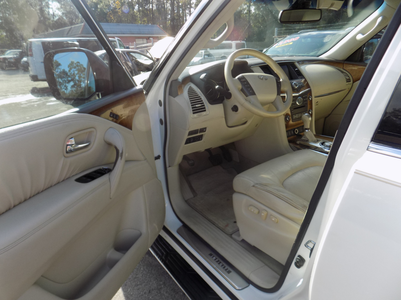 Infiniti QX56 2WD 2011