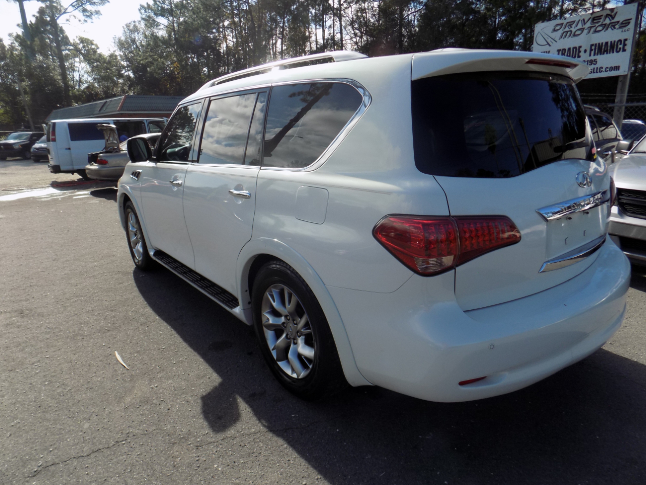 Infiniti QX56 2WD 2011