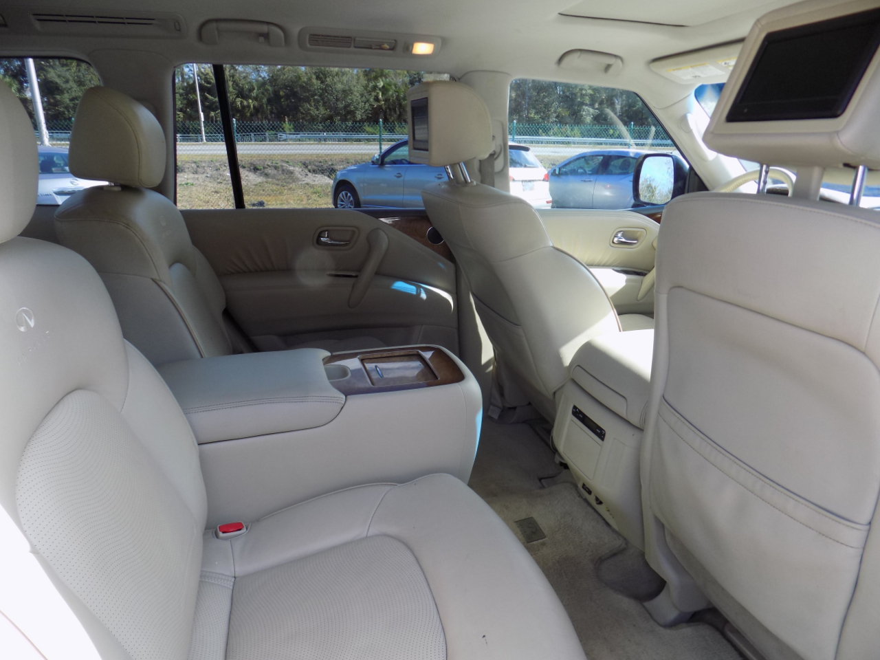 Infiniti QX56 2WD 2011