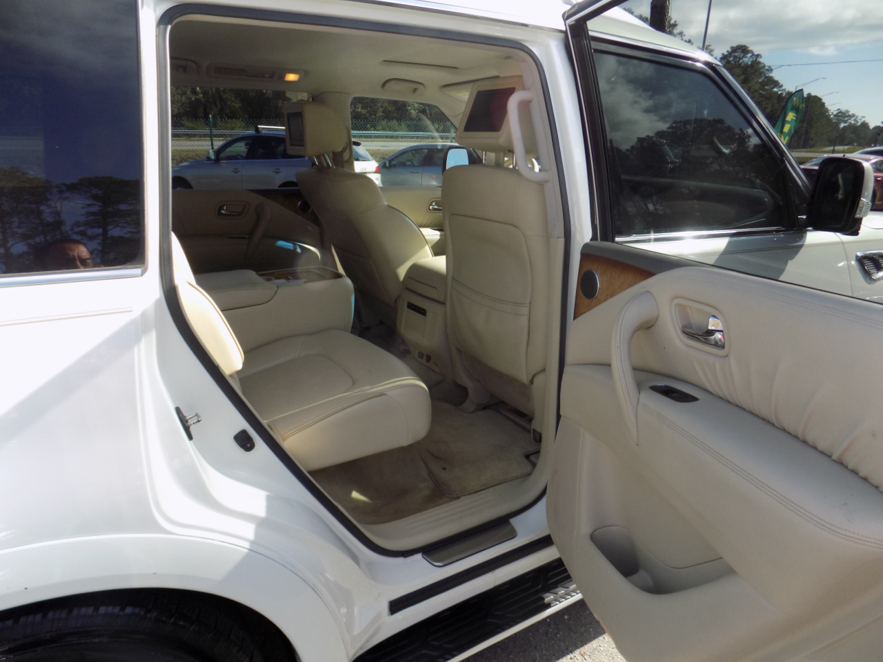 Infiniti QX56 2WD 2011