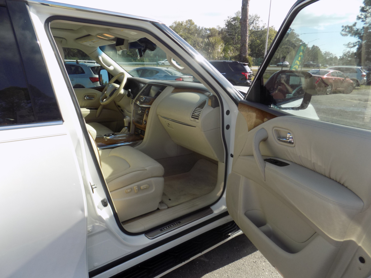 Infiniti QX56 2WD 2011