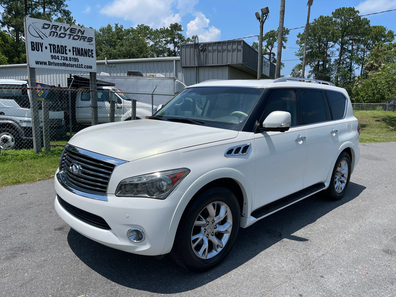 Infiniti QX56 2WD 2011