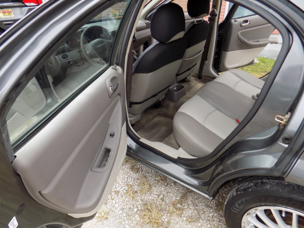 Chrysler Sebring Sedan 2005