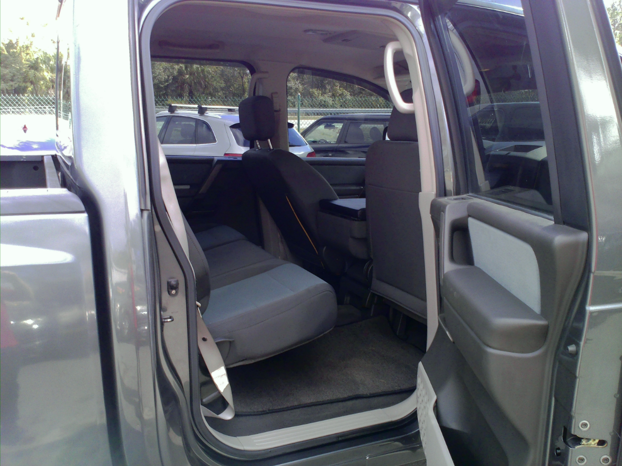 Nissan Titan XE Crew Cab 4WD 2004