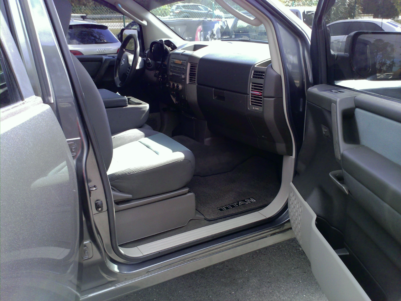 Nissan Titan XE Crew Cab 4WD 2004