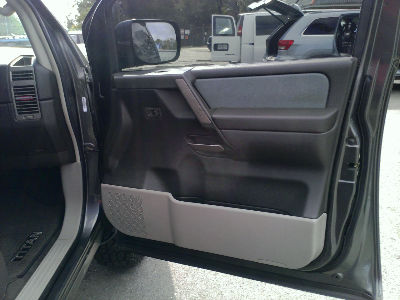 Nissan Titan XE Crew Cab 4WD 2004